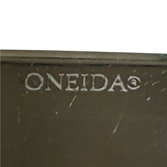 Oneida Flight Reliance 5 Stainless Serrated Dinner Knives and one Butter Knife - Picture 5 of 5